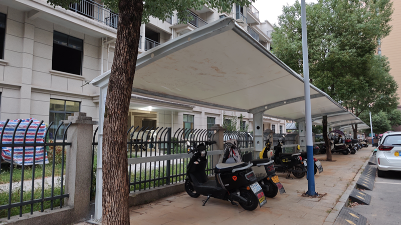 梦园社区建设的电动车充电棚_副本.png