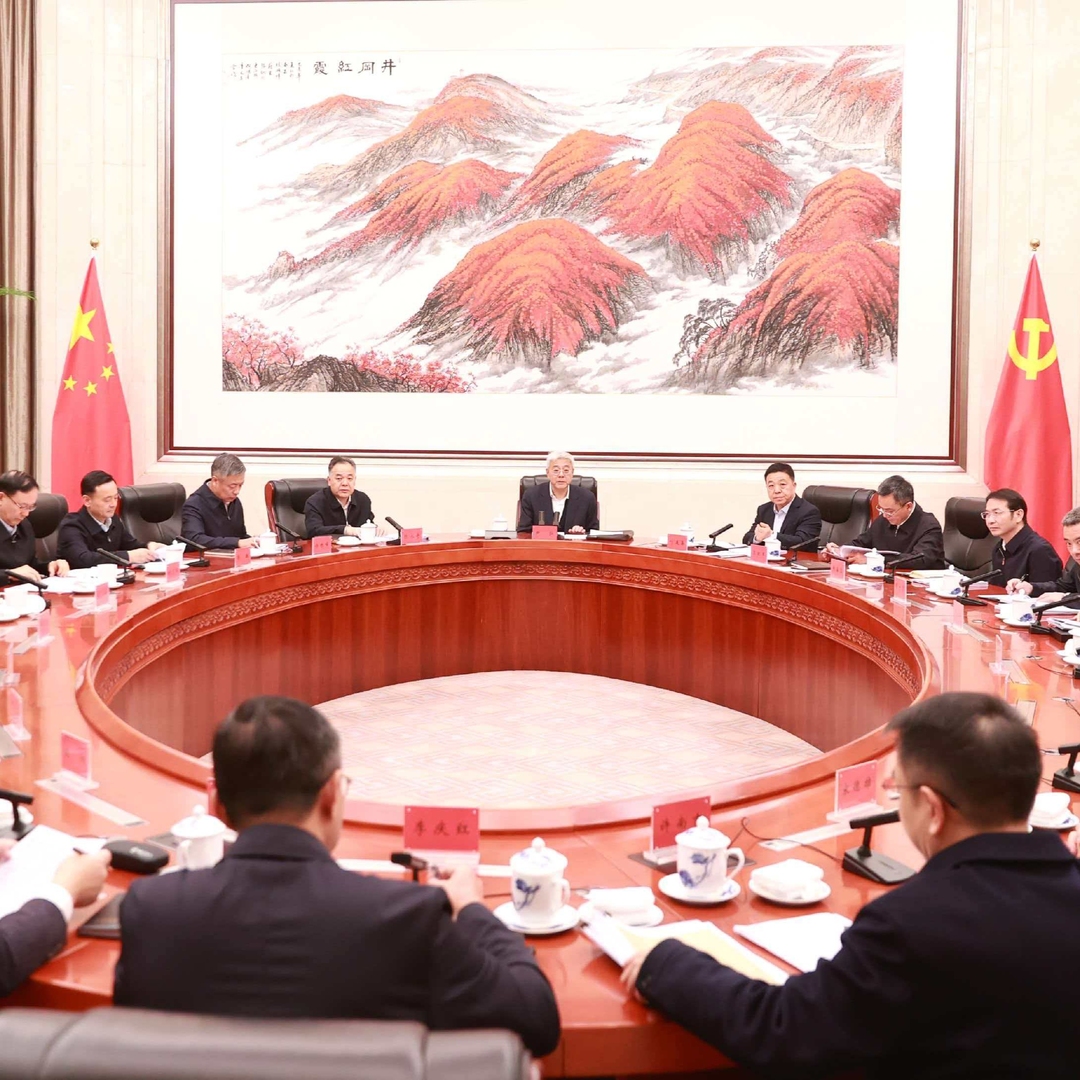 尹弘主持召开省委务虚会暨设区市市委书记座谈会