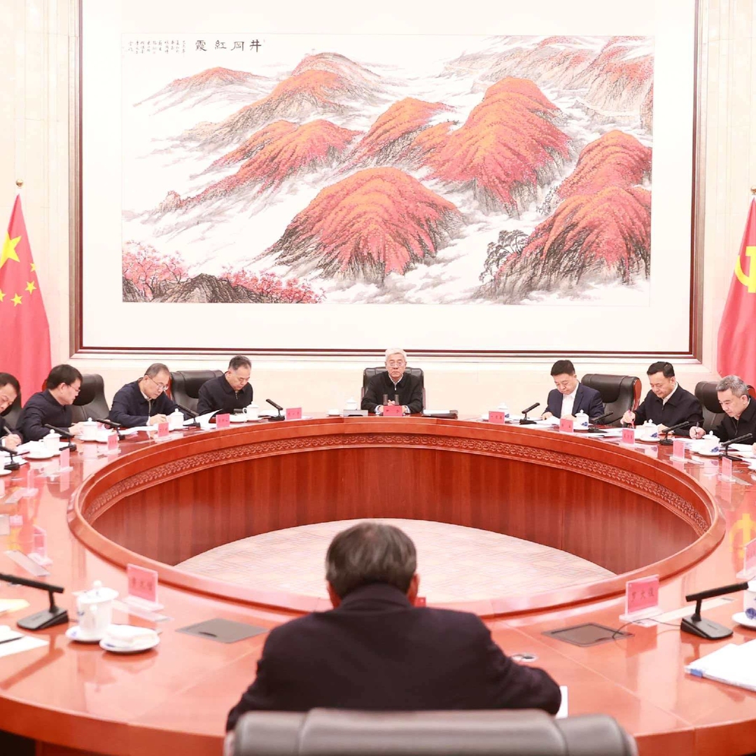 尹弘主持召开省委财经委员会第二十六次会议