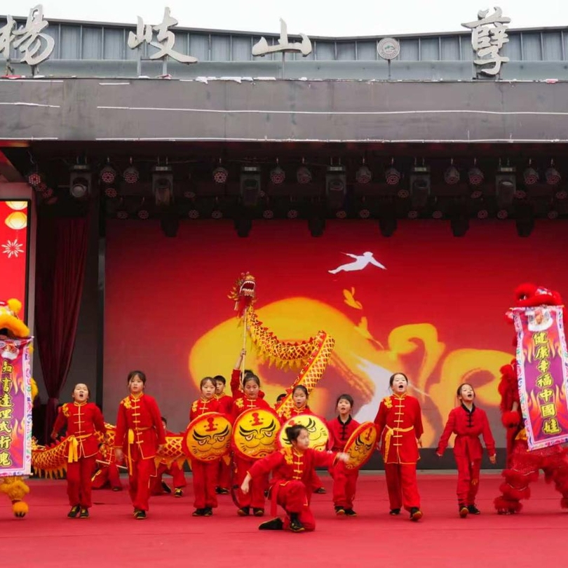 龙狮舞 焰火绽！杨岐山盛景庆元宵
